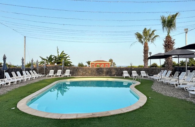 COZY VILLA WITH ETNA VIEW WITH POOL AND PRIVATE INDOOR PARKING SPACES