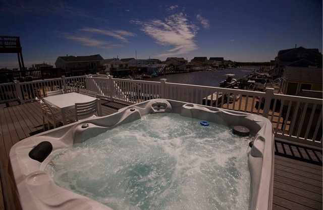 Cozy waterfront home in an amazing community with pool and hot tub