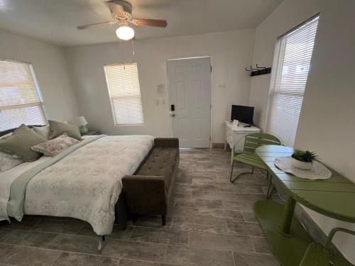Cozy Weekend Retreat!