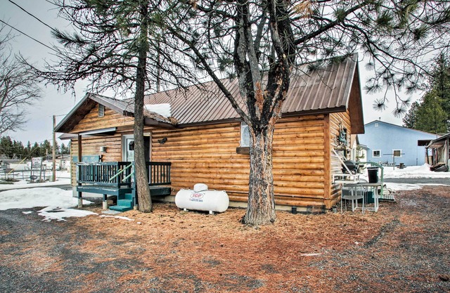 Cozy Winchester Lake Cabin: Hunting/Fishing Haven!