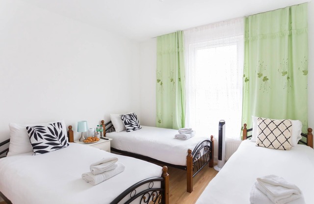 Cozy Wood Green Retreat for Three - Great Location
