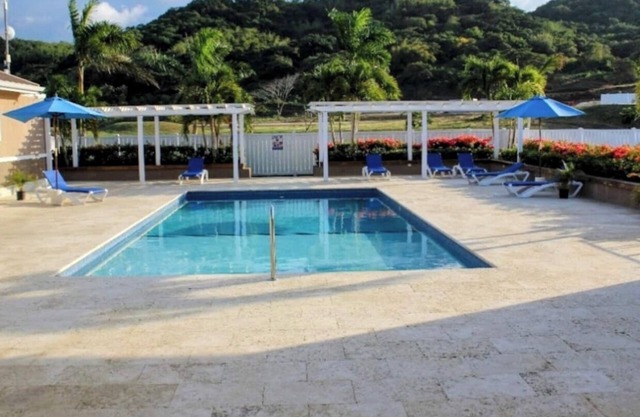 Cozy yet elegant Jamaican vacation home with access to pool, beach, gym etc