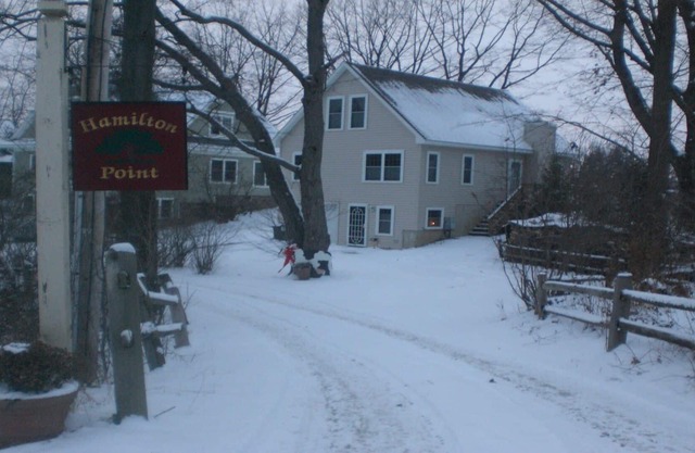 Cozy yet spacious lakefront cottage, Ideal for all seasons
