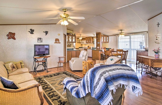 Cozy Yuma Retreat w/Furnished Patio & Grill!