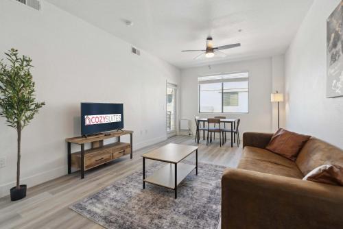 CozySuites Glendale in Westgate with pool 03