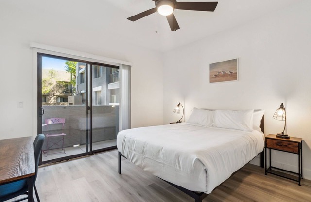 CozySuites in Glendale Westgate with pool #07