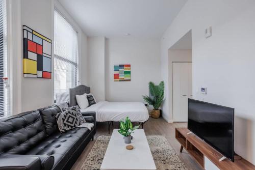 CozySuites Sky Central #15