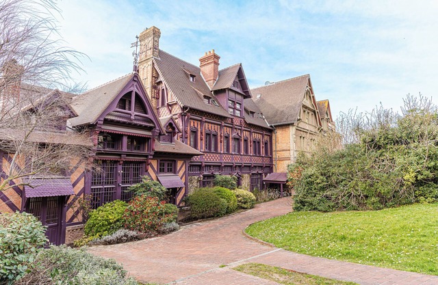 Create unique memories at La Villa Monet on the seafront of the Côte Fleurie