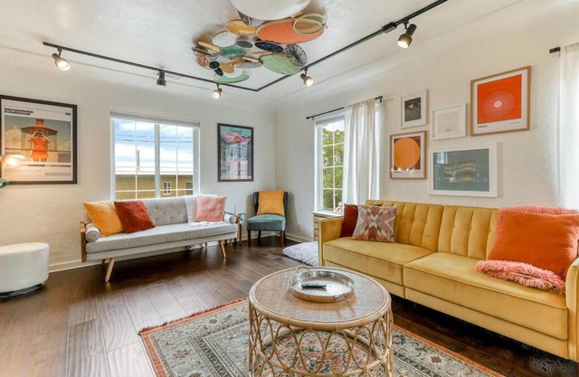 Creative, Classic, Downtown Gem!