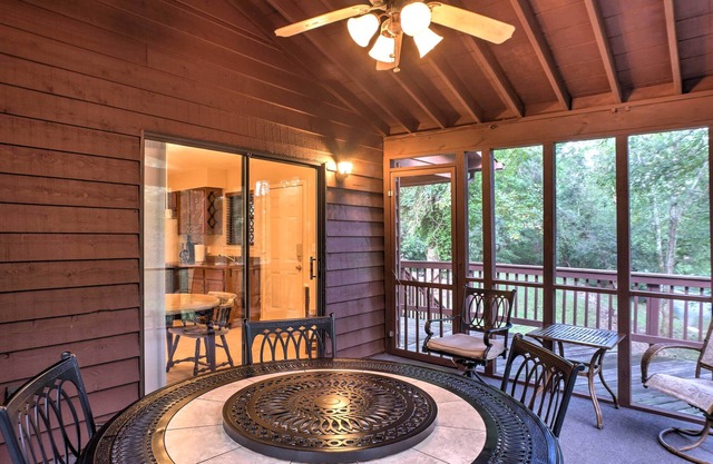 Creekfront Cabin Near Chattanooga w/Hot Tub!