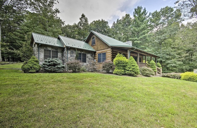Creekside Berkeley Springs Cabin on 35 Acres!