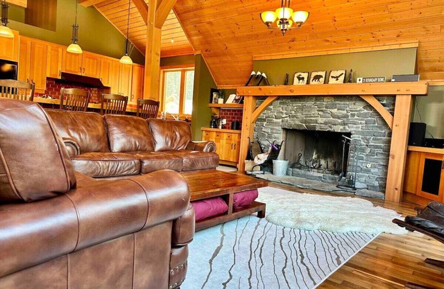 Creekside Family Hideout