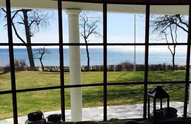 Crescent Beach (Ontario/Buffalo) Lake Front Cottage - 3 bedroom - sleeps 6