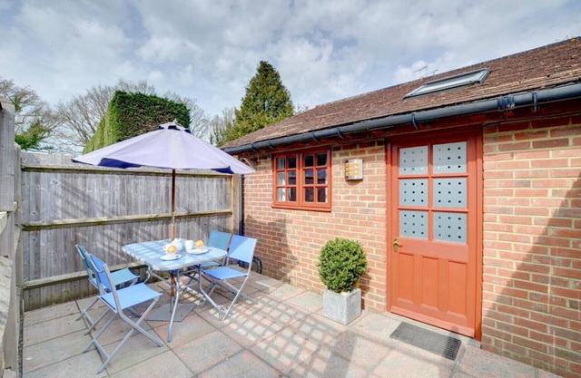 Cresslands - One Bedroom House, Sleeps 2