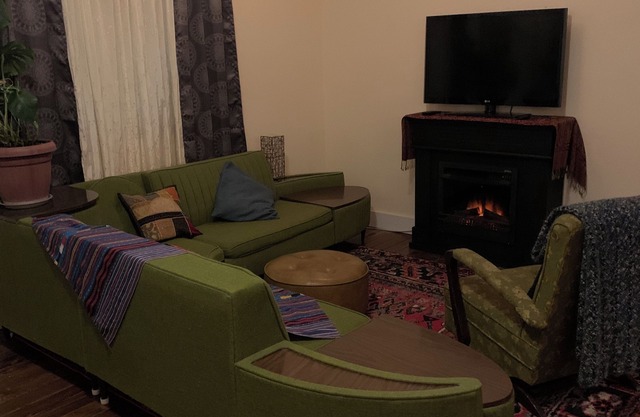 Creston, BC - Vintage Vacation SuitenCozy, 2 bedrooms, in town.