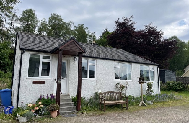 Crianlarich Pet friendly traditional cottage