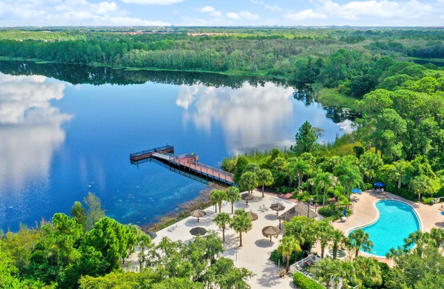 Cristina's Tropical Villa/Just Minutes to Disney!