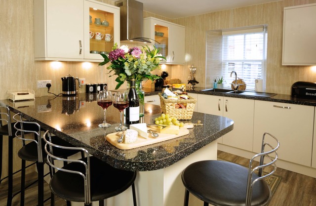 Crooked Hythe Cottage - Charming Seafront Traditional Fisherman's Cottage