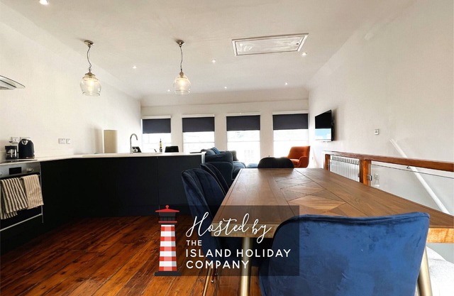 Cross Street Apartment