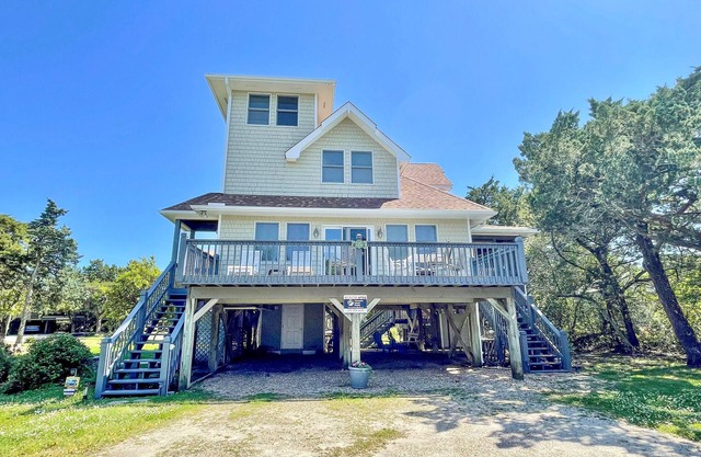 Crows Nest: Dog friendly home, wonderful decking, screened porch.