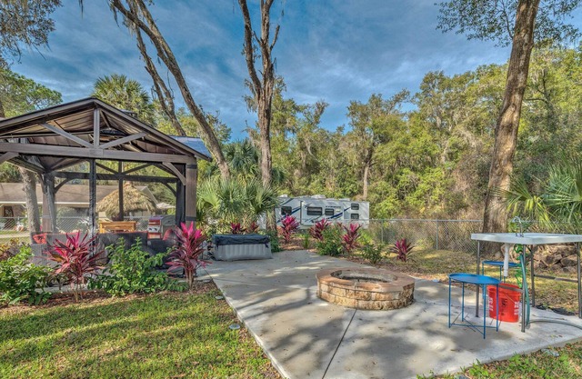 Crystal River Retreat with Hot Tub & Gazebo!