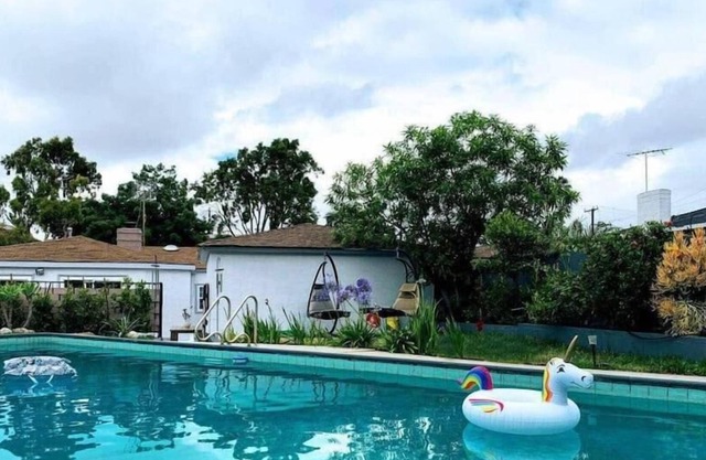 Cubier: Memorable 1BR Unit with Pool (MK2-LAD)