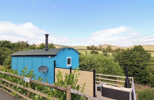 CUCKOO AT WILD VALLEY HUTS, pet friendly in Llanrhaeadr-Ym-Mochnant