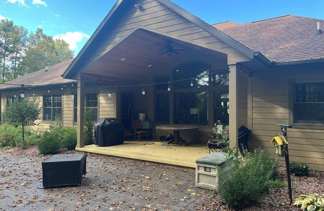 Custom 3 Bedroom Home South of Green Bay Built for Entertaining