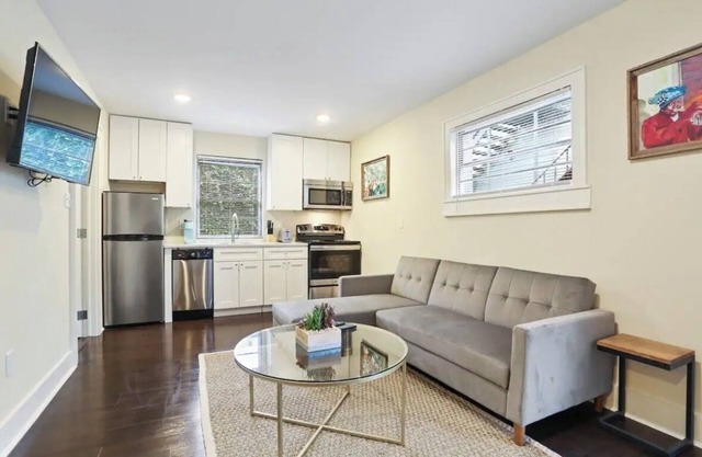 Cute 1bed steps from French Q, Bourbon St and Jazz venues