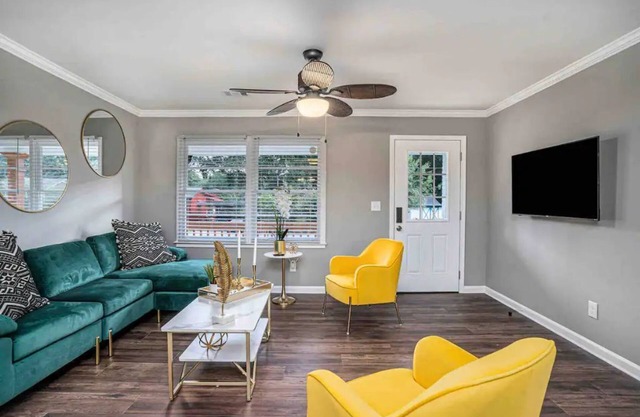 Cute 3 bedroom near ATL Airport w/King Bed & Den