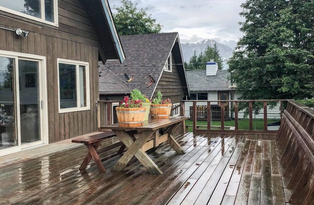 Cute accommodation in downtown Seward. Walking distance from Sea Life Center.