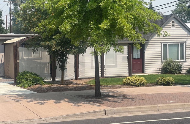Cute Bungalow w/garage Downtown Redmond - 4 guests