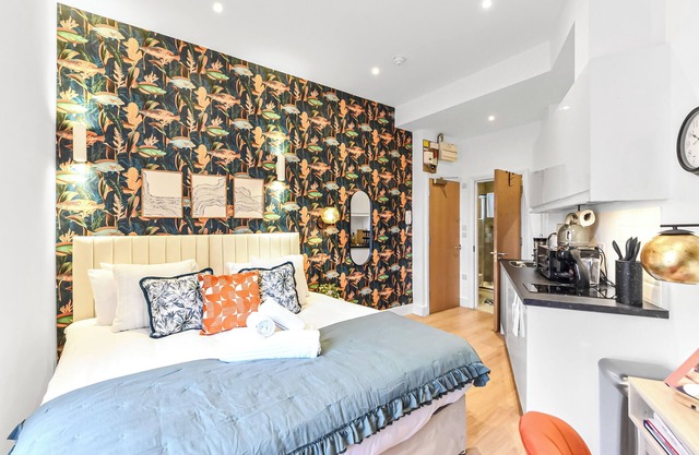 Cute & Compact—Petite Studio with Style!