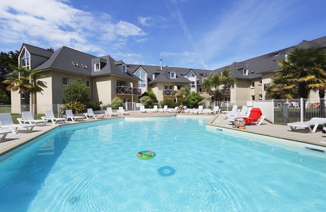 Cute Seaside Apartment | Walk to the Beach!