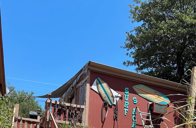 Cute Shack in Medicine Park, OK Pet Friendly. Just a short walk to downtown