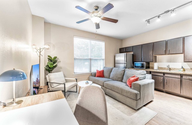 Cute SoCo 1BR King Suite w/GymPickleballLaundry