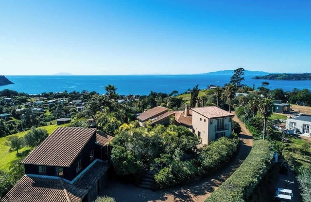Cypress Ridge Estate - Stay Waiheke
