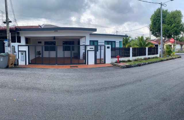 D Gumbira Homestay Musleem Only