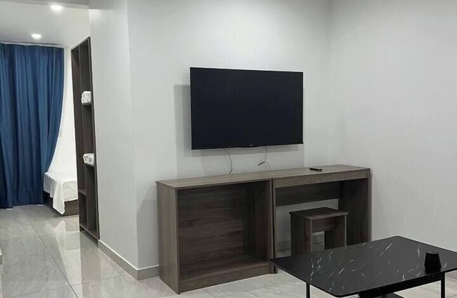 D&X Apartment-H | 2-Bed, Kitchen, AC, WiFi, TV