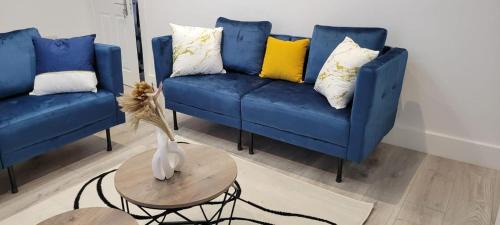 Dagenham - House - Sleeps 4 - Garden - City Centre