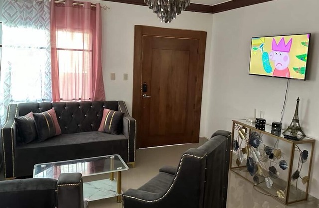 Dairy's Place 2 Br-Wifi-Free Parking-BBQ-Top Terrace
