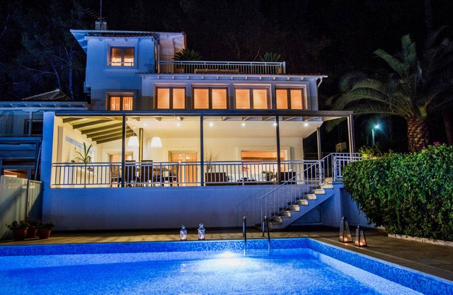 Danai's Secluded Paradise - Azure Coastal Dreams