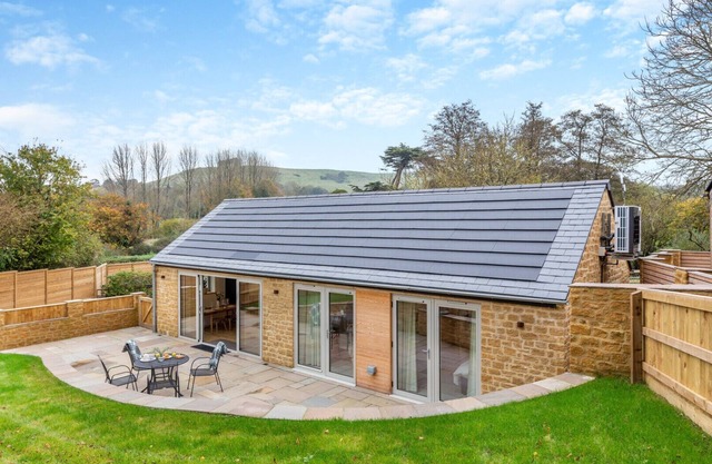 Dandy Cottage - Two Bedroom House, Sleeps 4