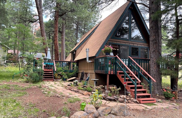 Darling Cabin in the Woods
