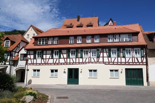 Das schiefe Haus - Wohnung "Weinlage"
