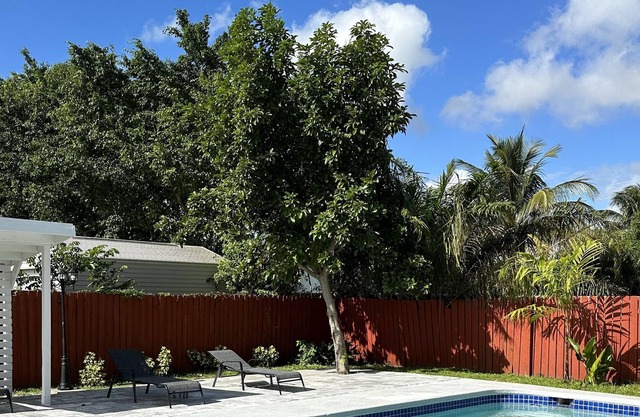 Davie Tropical paradise heated, pool, and spa