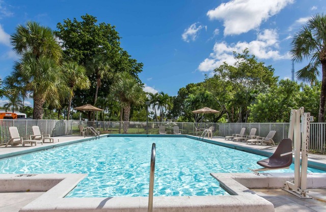 Days Inn by Wyndham Fort Lauderdale Airport Cruise Port