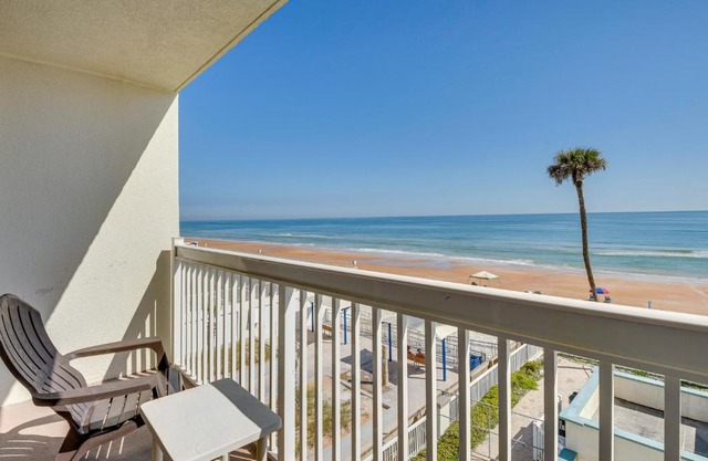 Daytona Beach Studio Condo with Ocean Views!