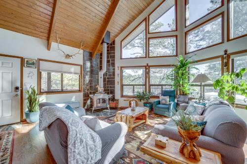 Deck and Scenic Views Munds Park Cabin!