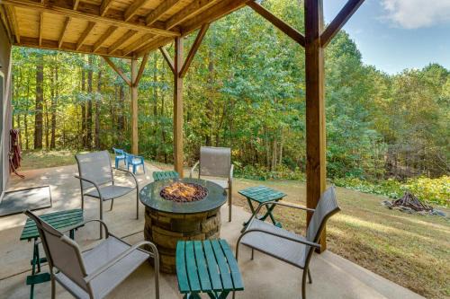 Deck, Grill and Fire Pit Blue Ridge Mountain Cabin!